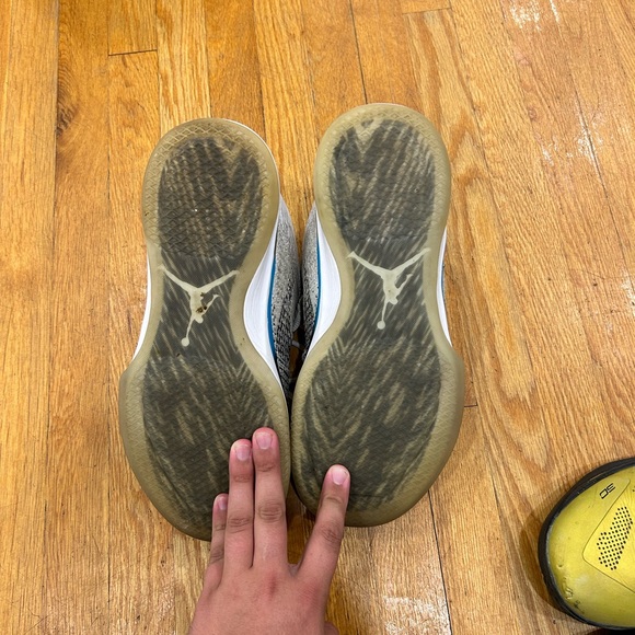 Nike Men's White and Black Athletic Shoes - Picture 4 of 4